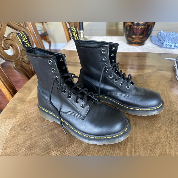 Dr. Martens Shoes - DR. MARTENS 11821 Original Boots